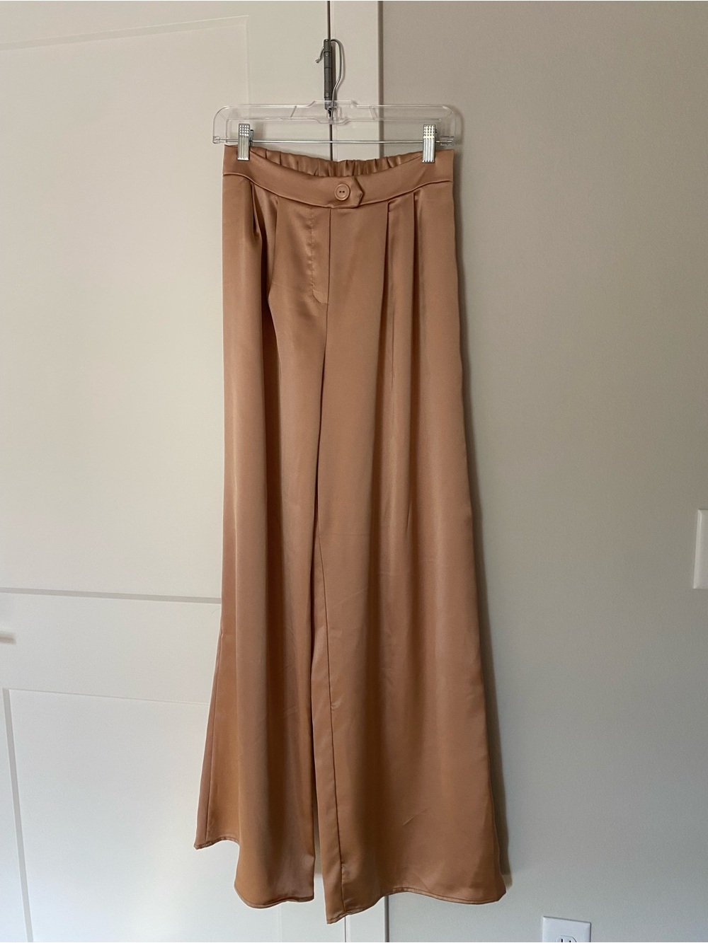 Fashion Nova Satin Wide-Leg Pants in Champagne 🍾 NWT
